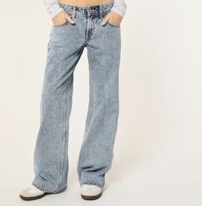 Hollister Low-rise Baggy Med Wash Jeans